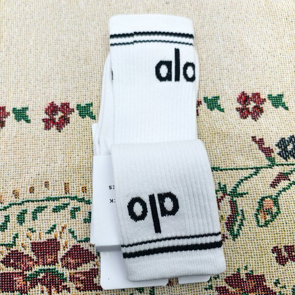 NWT ALO Yoga Throwback Sock 2 Pairs - M - Picture 3 of 4